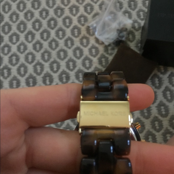 Michael Kors tortoise shell watch - Picture 5 of 7
